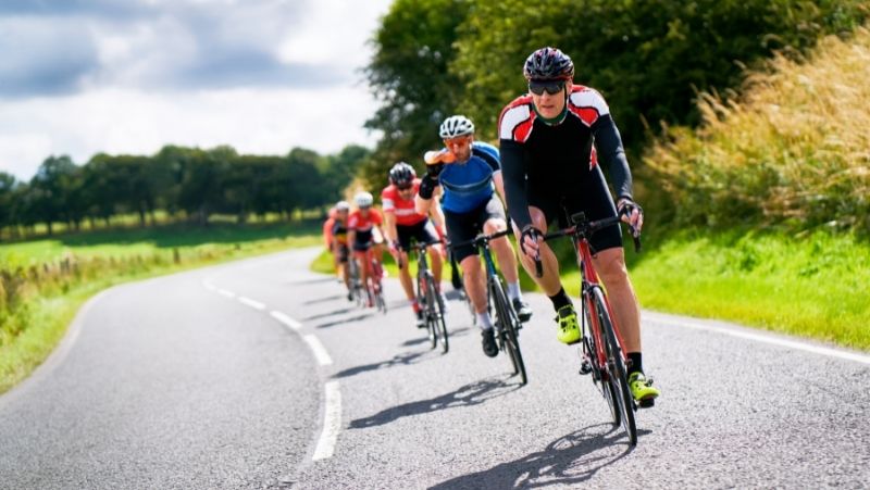 Os pilares para uma boa performance no ciclismo são: Treino, alimentação e descanso. Estes ainda são as principais bases para deixar qualquer pessoa mais rápida na bicicleta.